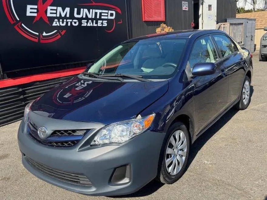 2012 Toyota Corolla LE photo 1