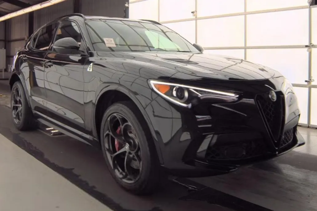 2022 Alfa Romeo Stelvio Quadrifoglio photo 1