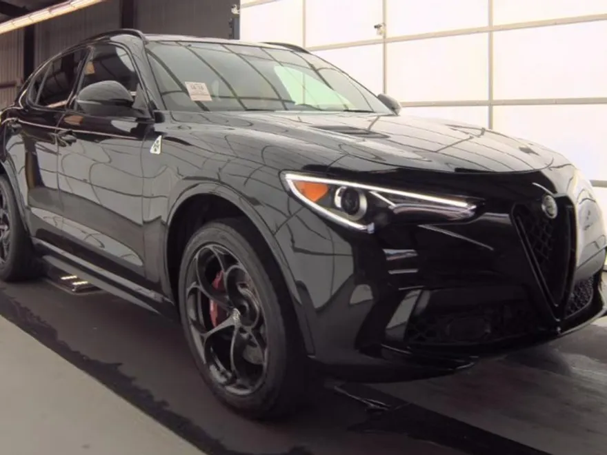 2022 Alfa Romeo Stelvio Quadrifoglio photo 1