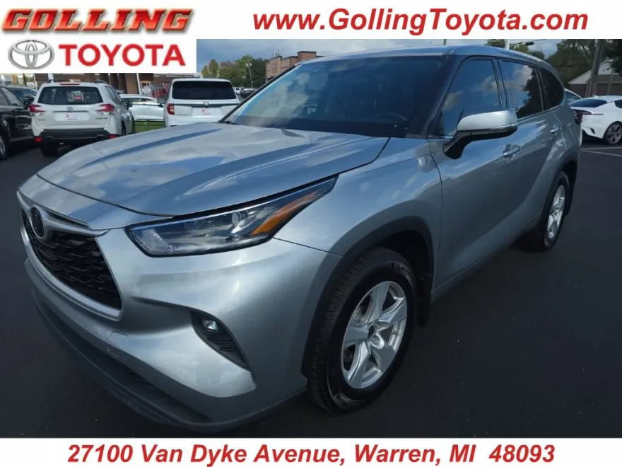 2021 Toyota Highlander LE photo 1