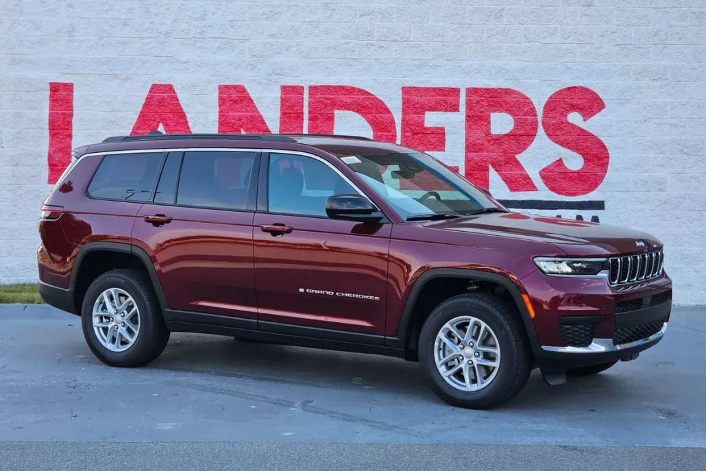 2025 Jeep Grand Cherokee Laredo Altitude photo 1