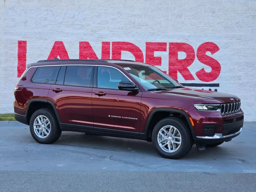 2025 Jeep Grand Cherokee Laredo Altitude photo 1