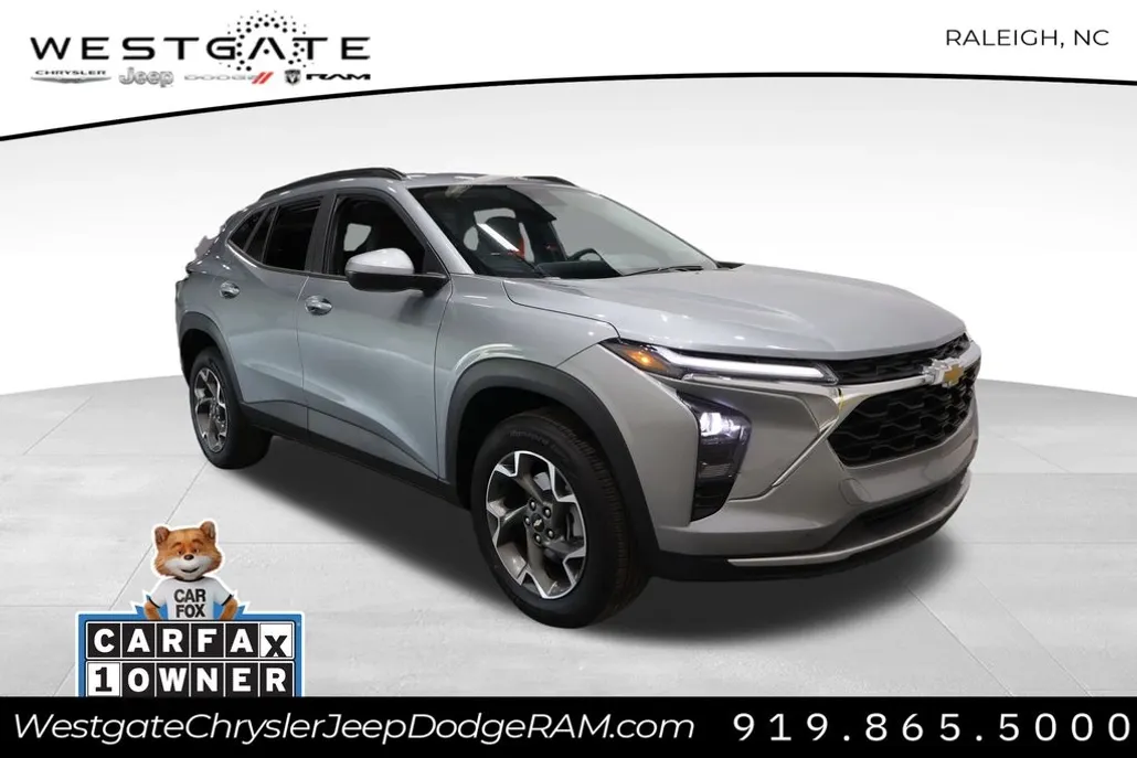2024 Chevrolet Trax LT photo 1