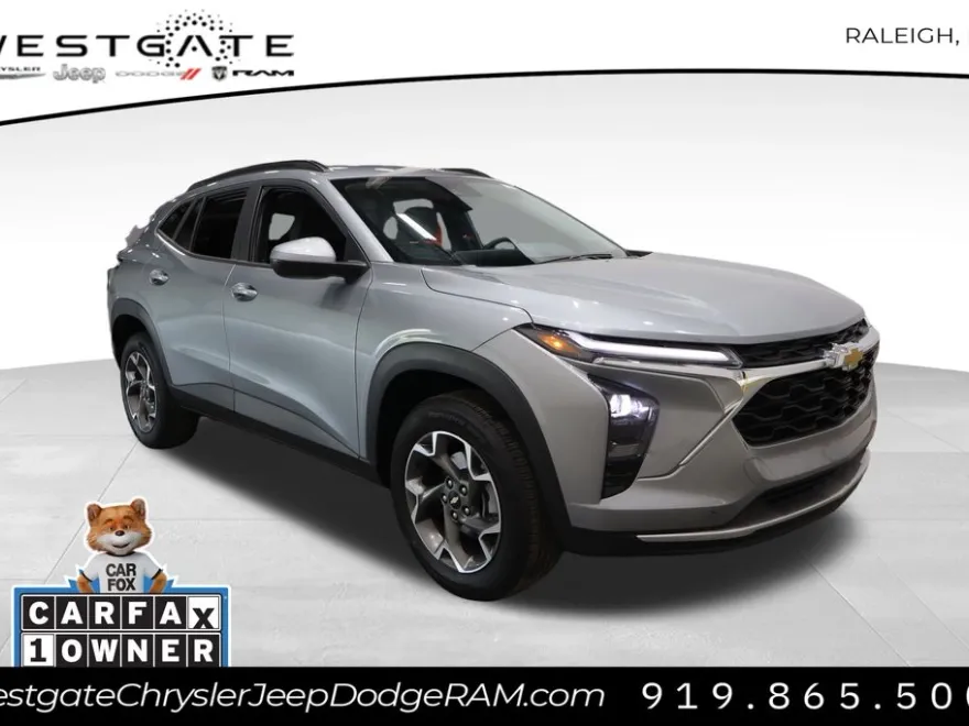 2024 Chevrolet Trax LT photo 1