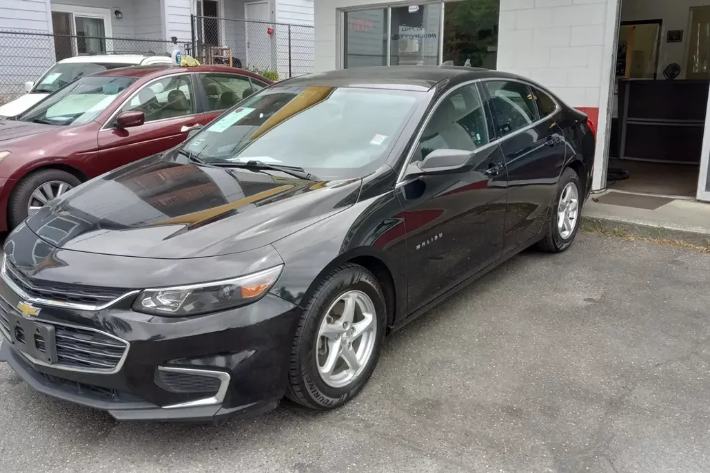 2017 Chevrolet Malibu LS photo 1