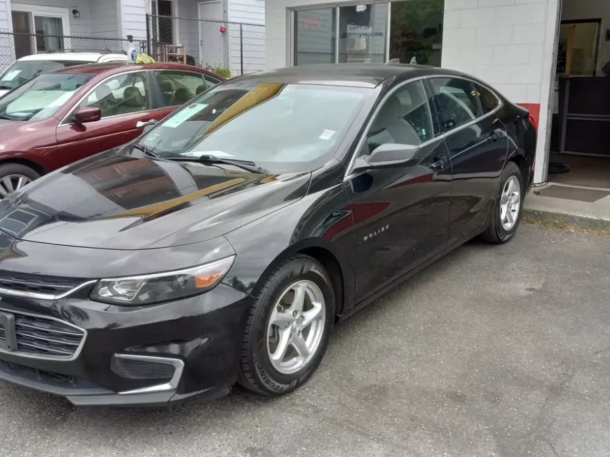2017 Chevrolet Malibu LS photo 1