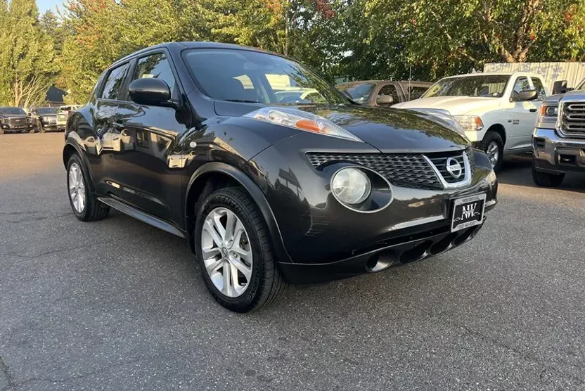 2013 Nissan Juke SV photo 1