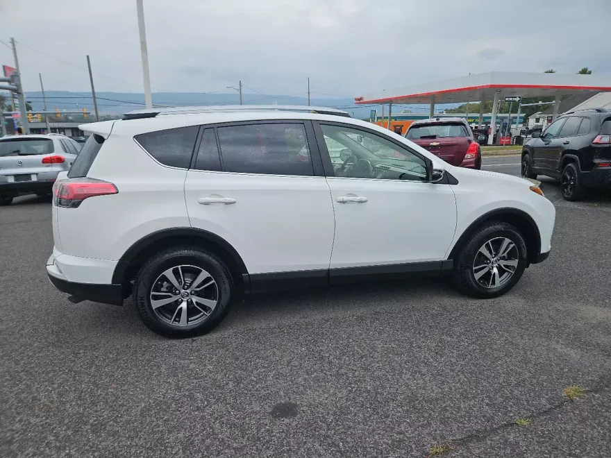 2018 Toyota RAV4 Adventure XLE photo 1