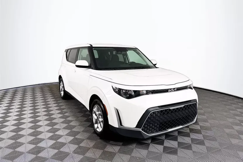 2023 Kia Soul LX photo 1
