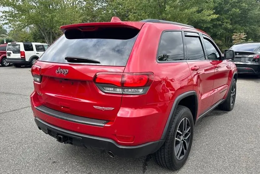 2017 Jeep Cherokee Trailhawk photo 1