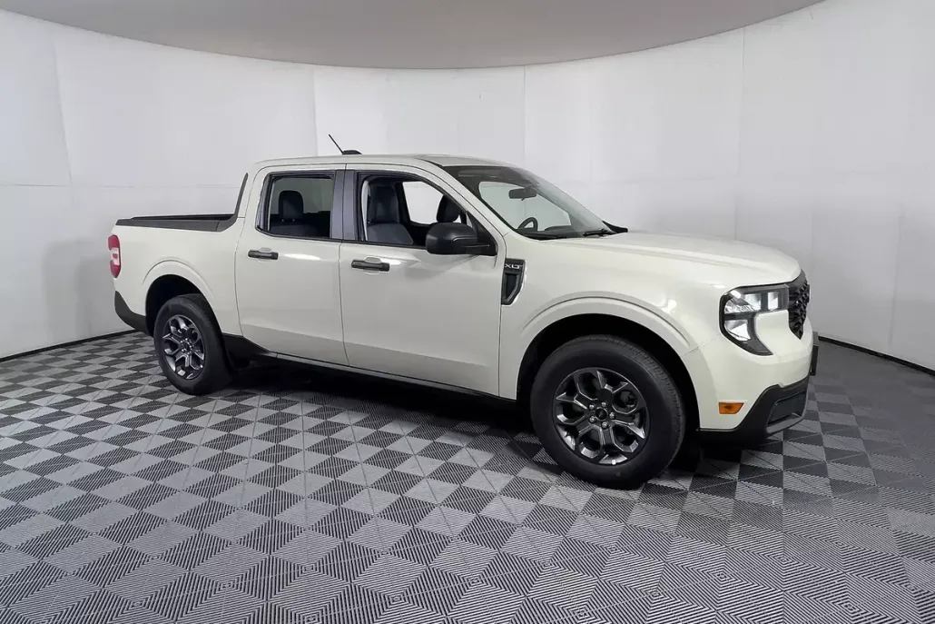 2025 Ford Maverick XLT photo 1