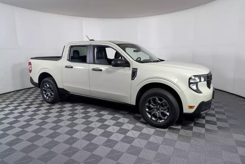 2025 Ford Maverick XLT photo 1