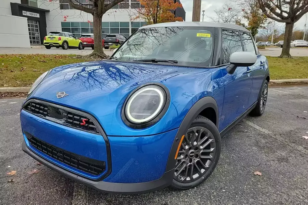 2025 Mini Cooper 4 Door Hardtop Signature photo 1
