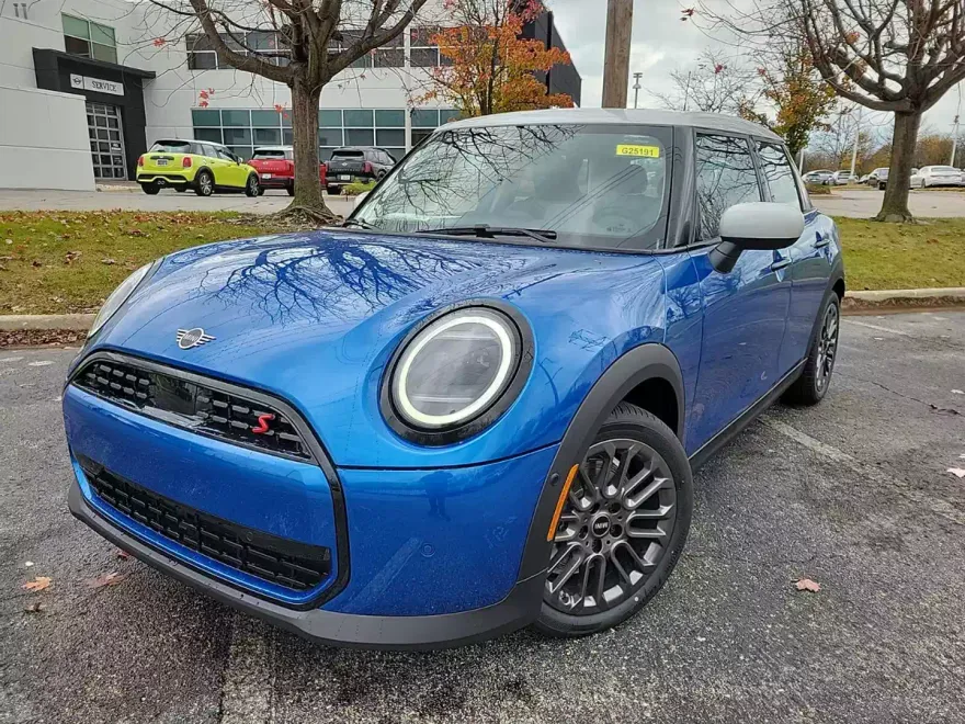 2025 Mini Cooper 4 Door Hardtop Signature photo 1