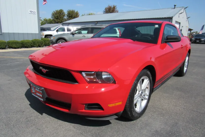 2010 Ford Mustang V6 photo 1