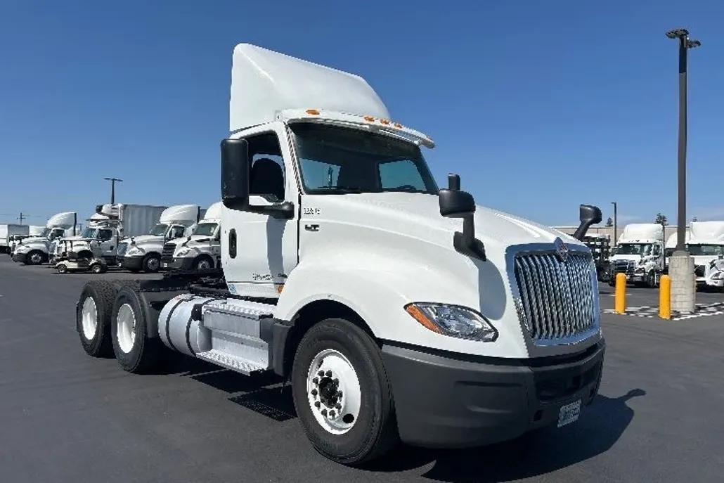 2019 International LT625 LT photo 1