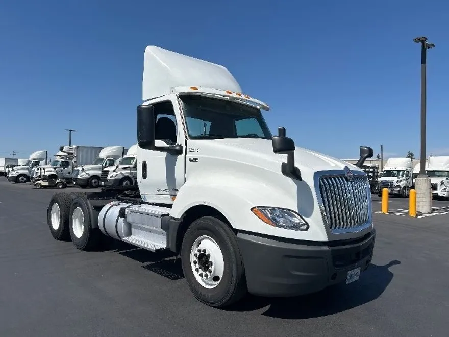 2019 International LT625 LT photo 1