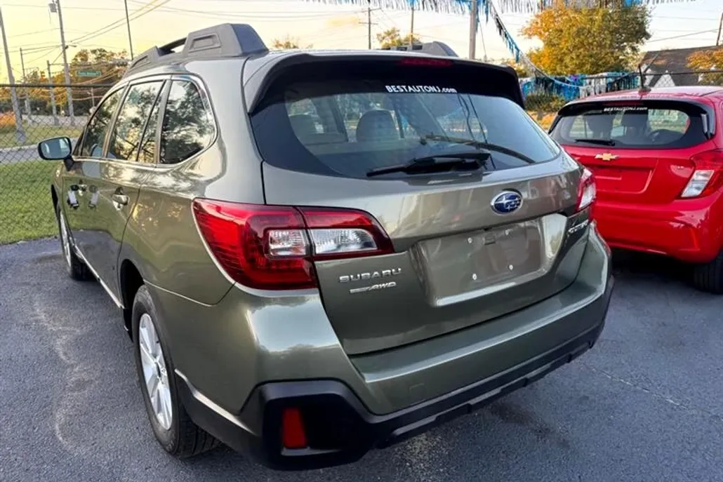 2018 Subaru Outback 2.5i photo 1
