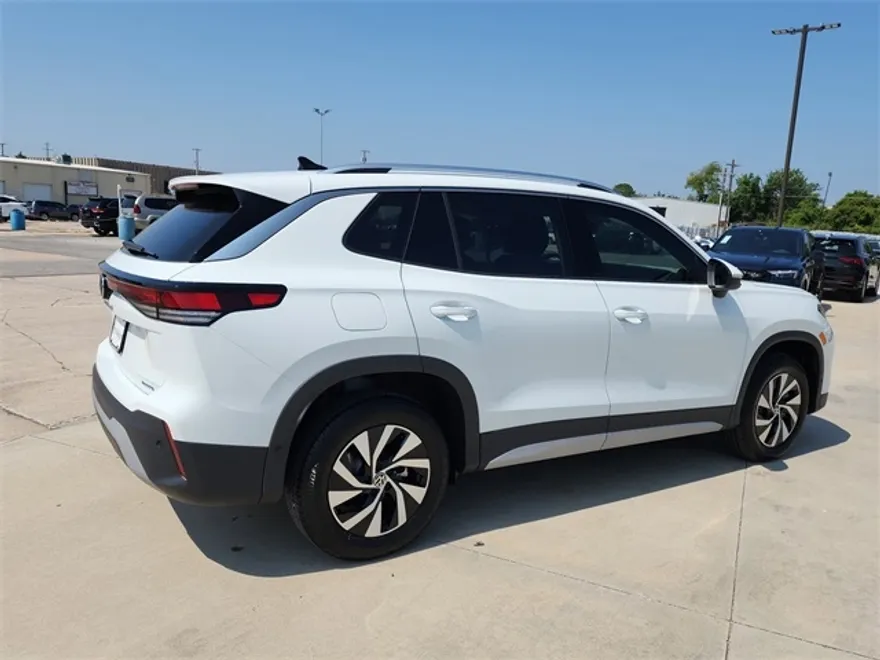 2025 Volkswagen Tiguan S photo 1