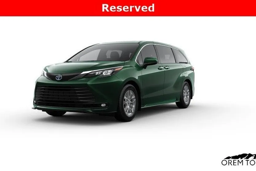 2025 Toyota Sienna XLE photo 1