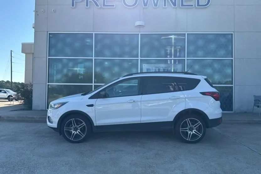 2019 Ford Escape SEL photo 1