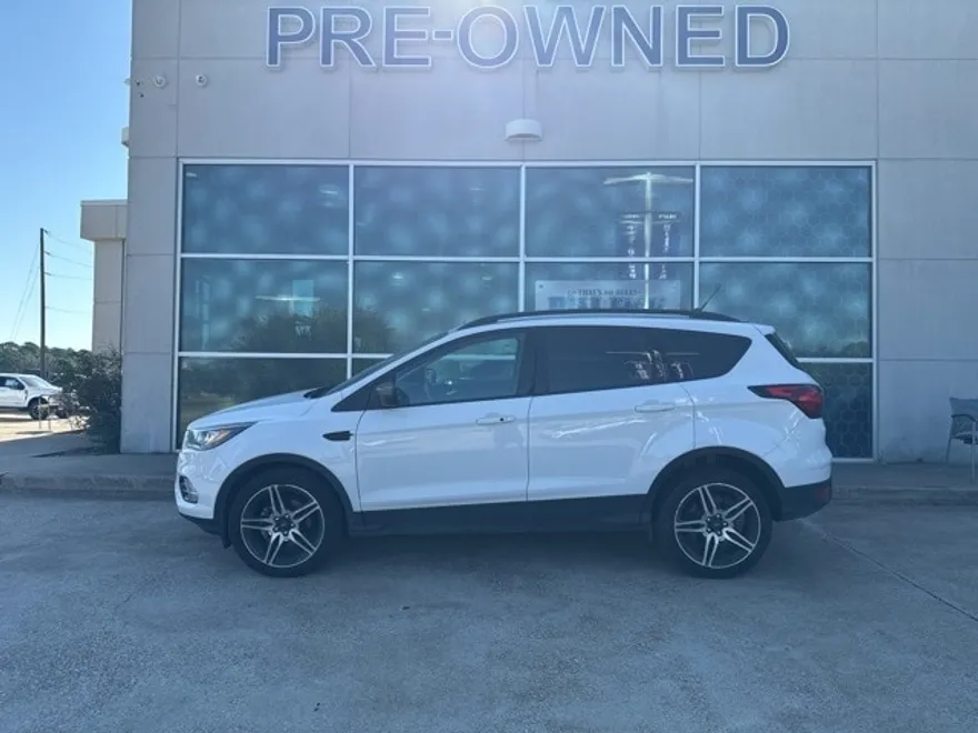 2019 Ford Escape SEL photo 1