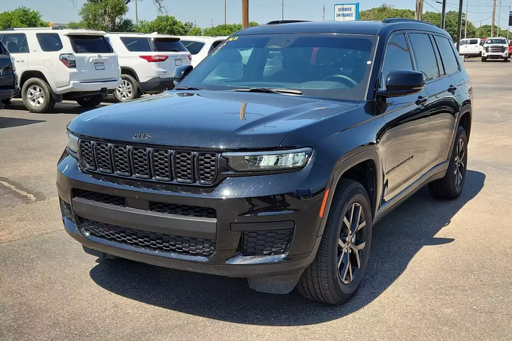 2024 Jeep Grand Cherokee Laredo photo 1