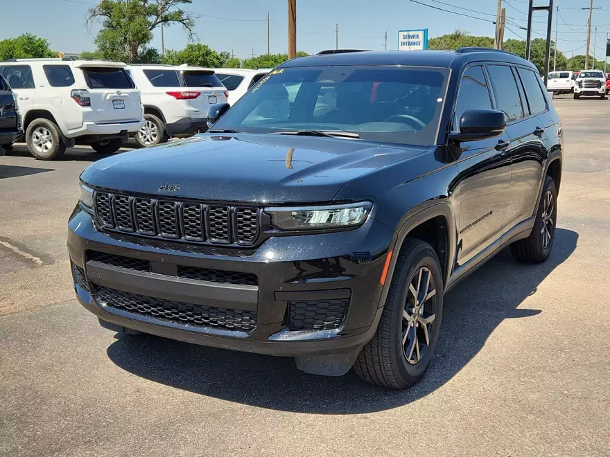 2024 Jeep Grand Cherokee Laredo photo 1
