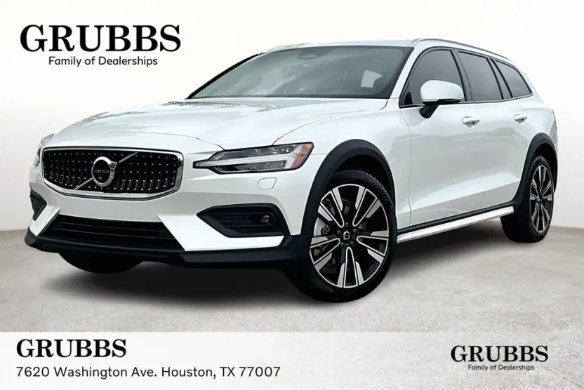 2025 Volvo V60 Cross Country B5 photo 1