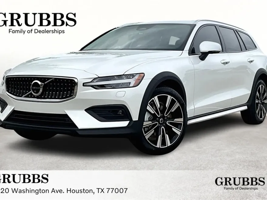 2025 Volvo V60 Cross Country B5 photo 1