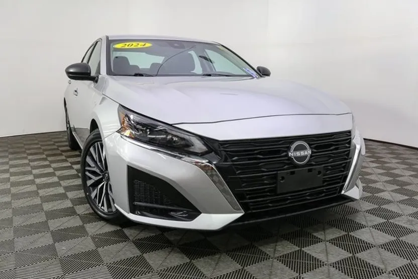 2024 Nissan Altima 2.5 SV photo 1