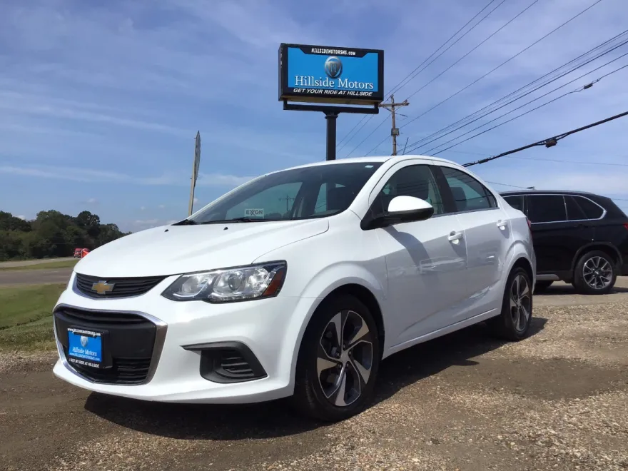 2020 Chevrolet Sonic Premier photo 1