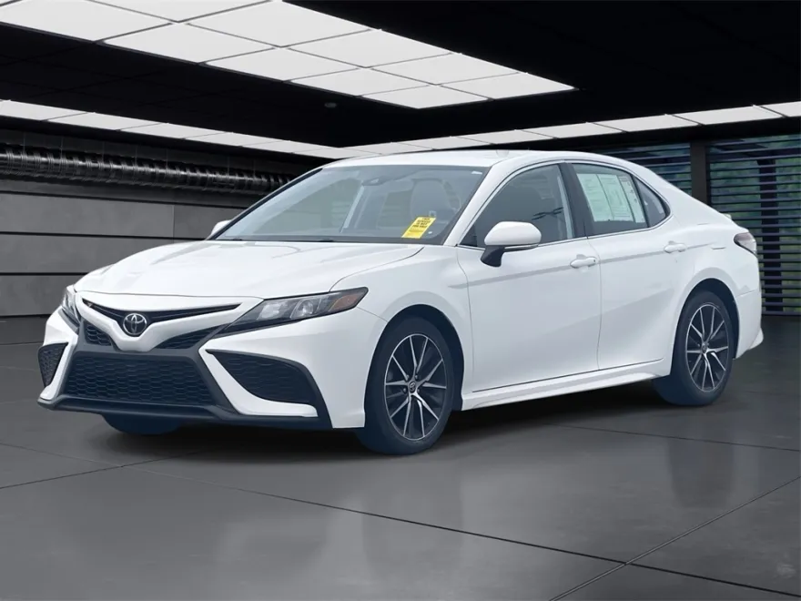 2023 Toyota Camry SE photo 1