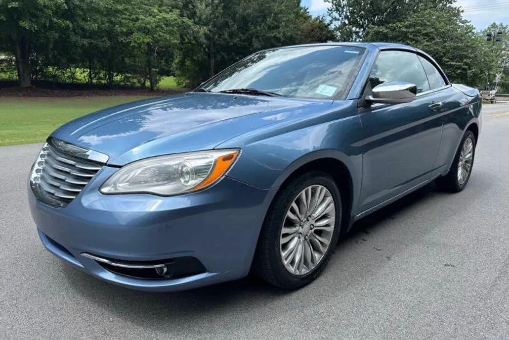 2011 Chrysler 200 Limited photo 1