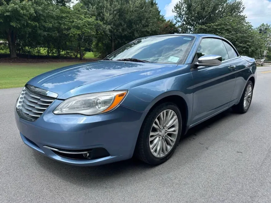 2011 Chrysler 200 Limited photo 1