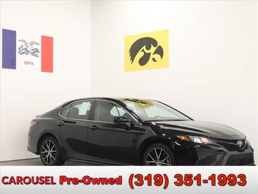 2021 Toyota Camry SE photo 1