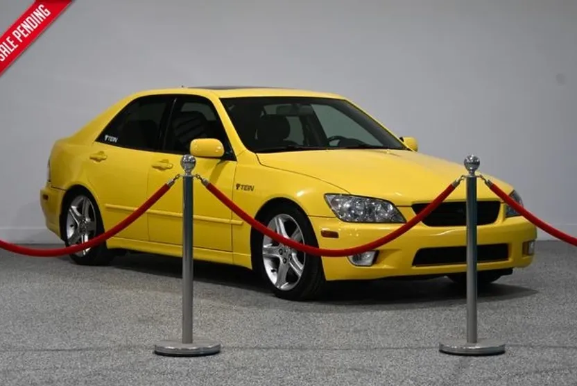 2002 Lexus IS 300 photo 1