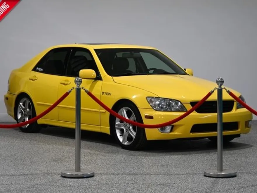 2002 Lexus IS 300 photo 1
