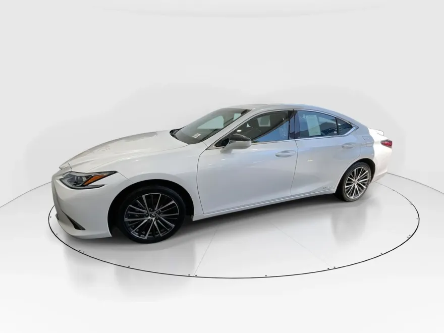 2022 Lexus ES 300h photo 1