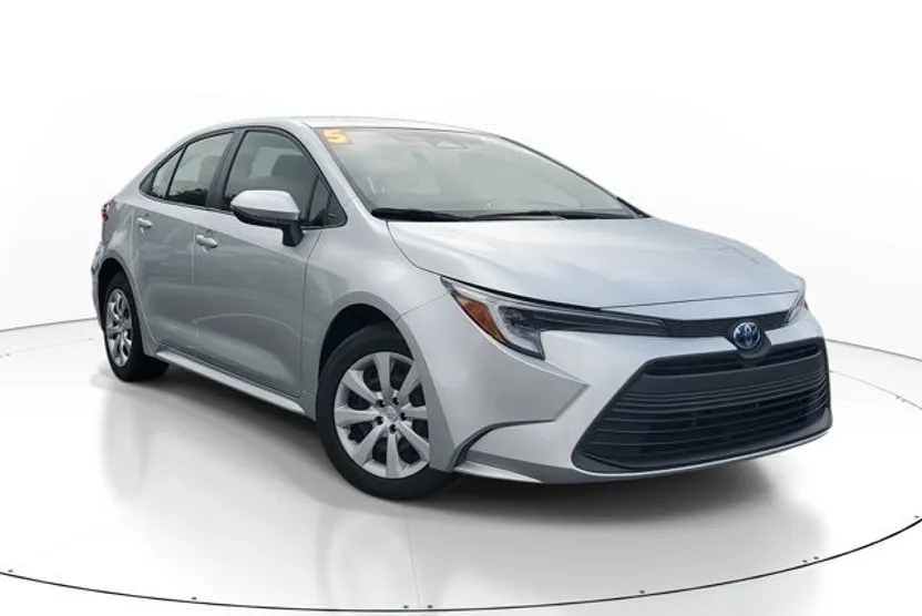 2025 Toyota Corolla Hybrid LE photo 1