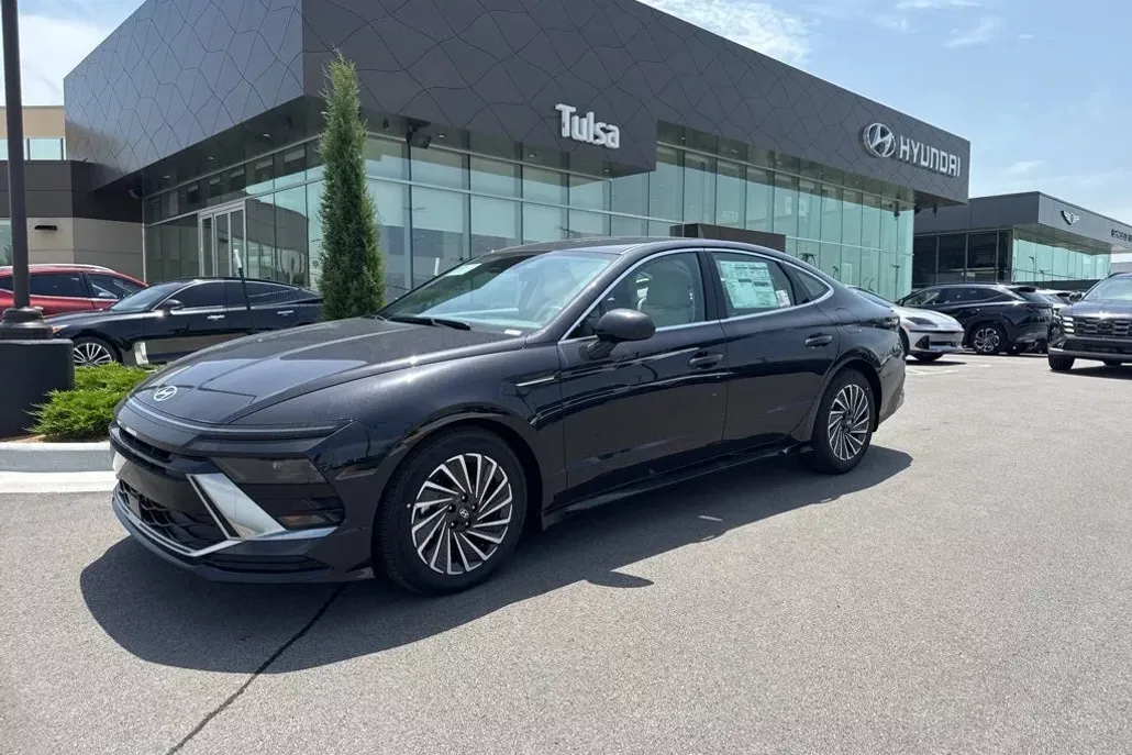 2025 Hyundai Sonata Hybrid SE photo 1