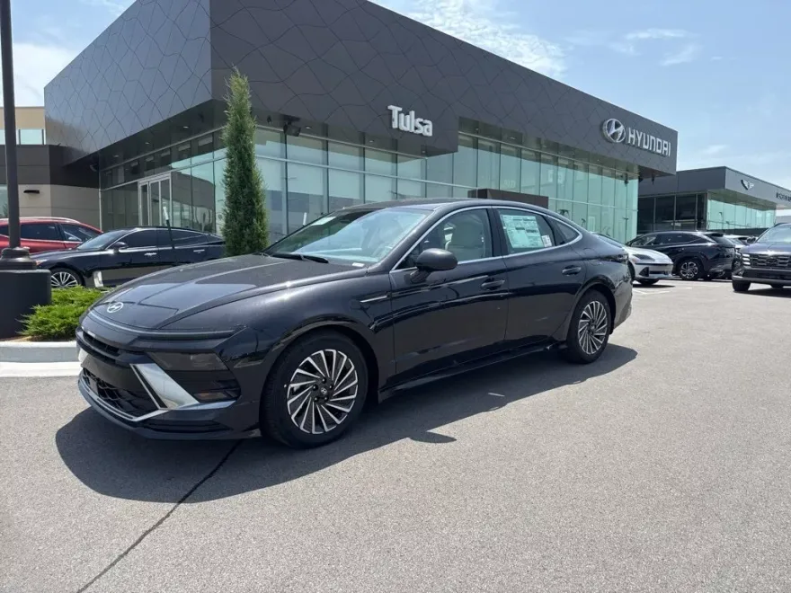 2025 Hyundai Sonata Hybrid SE photo 1