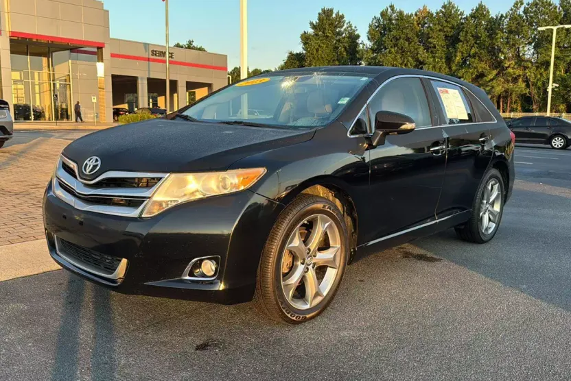 2013 Toyota Venza LE photo 1