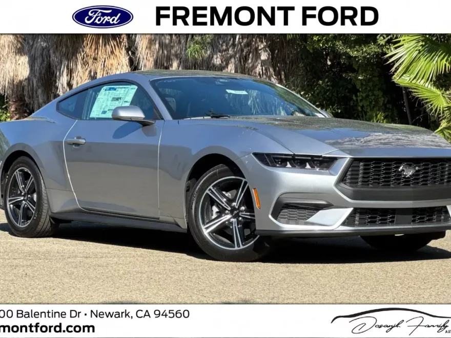 2025 Ford Mustang EcoBoost photo 1