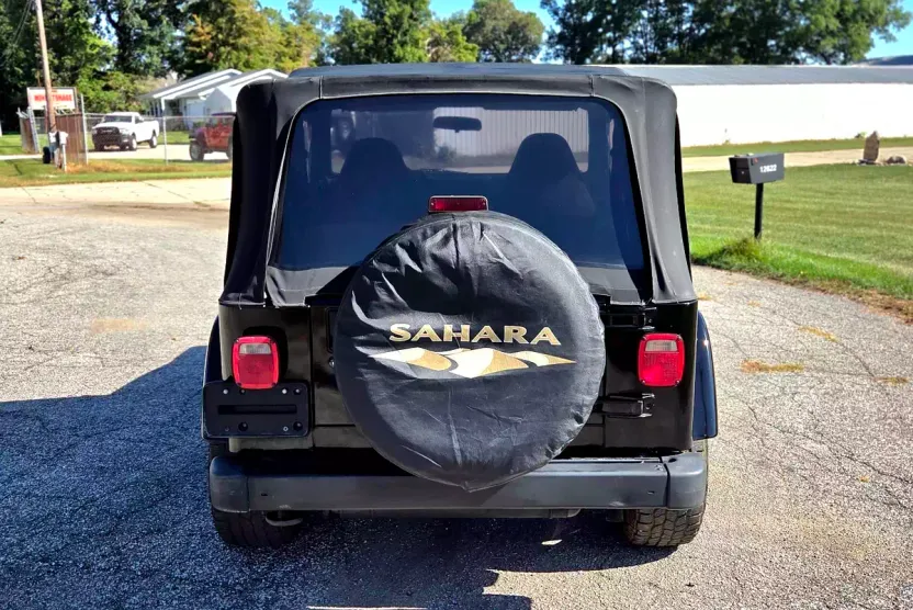 2001 Jeep Wrangler Sahara photo 1
