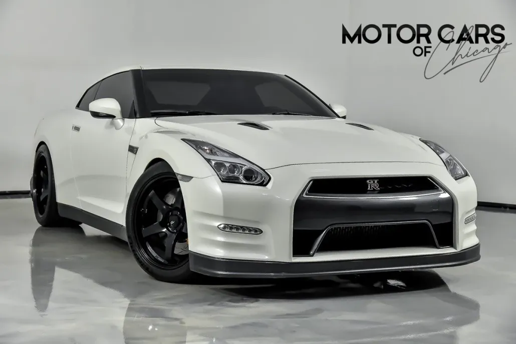 2014 Nissan GT-R Premium photo 1