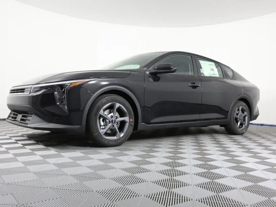 2025 Kia K4 LXS photo 1