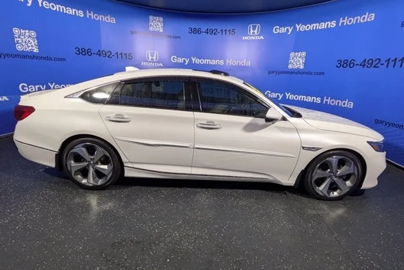 2018 Honda Accord Touring 2.0T photo 1