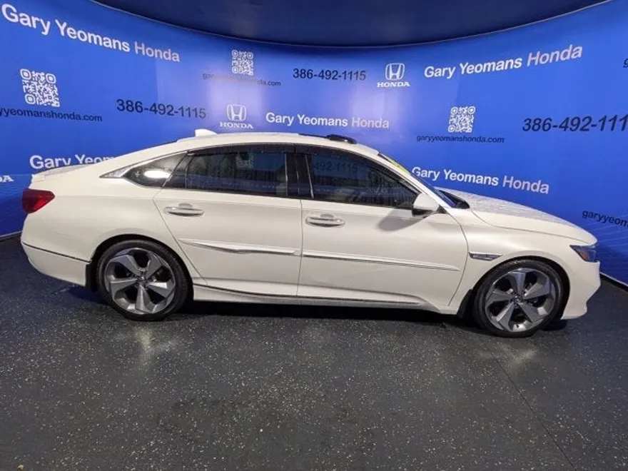 2018 Honda Accord Touring 2.0T photo 1