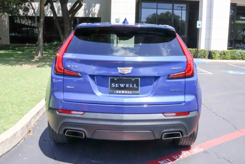 2021 Cadillac XT4 Luxury photo 1